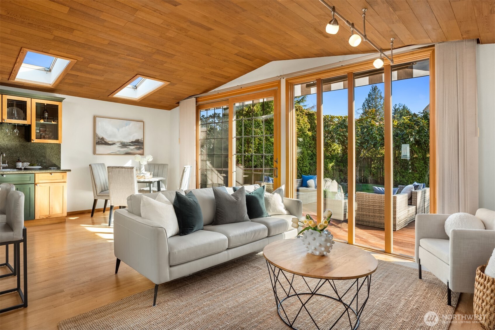 6114 104th Avenue NE