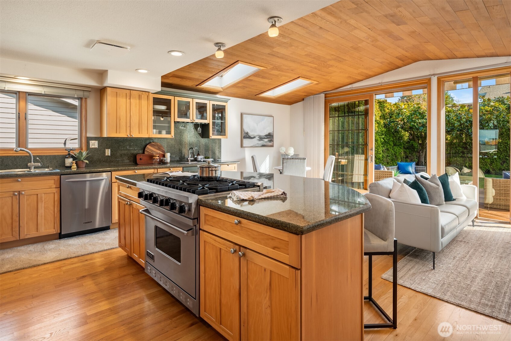 6114 104th Avenue NE