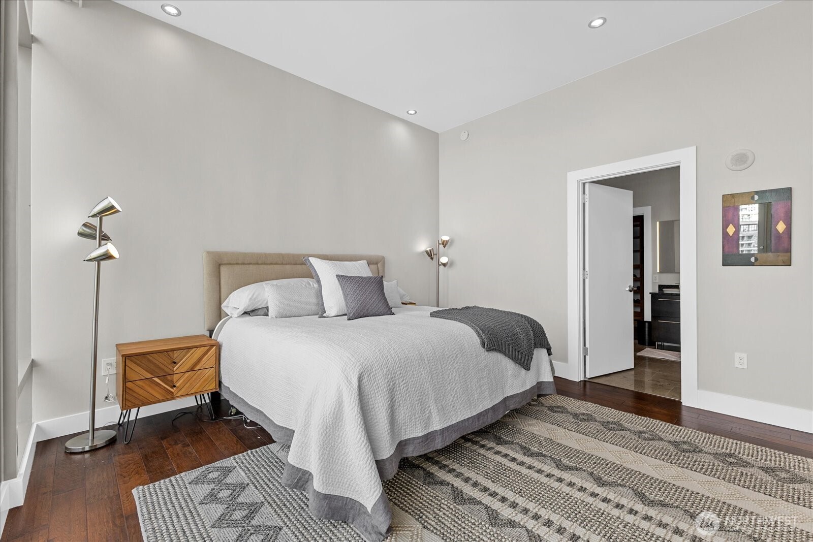 900 Lenora Street Unit: 1203