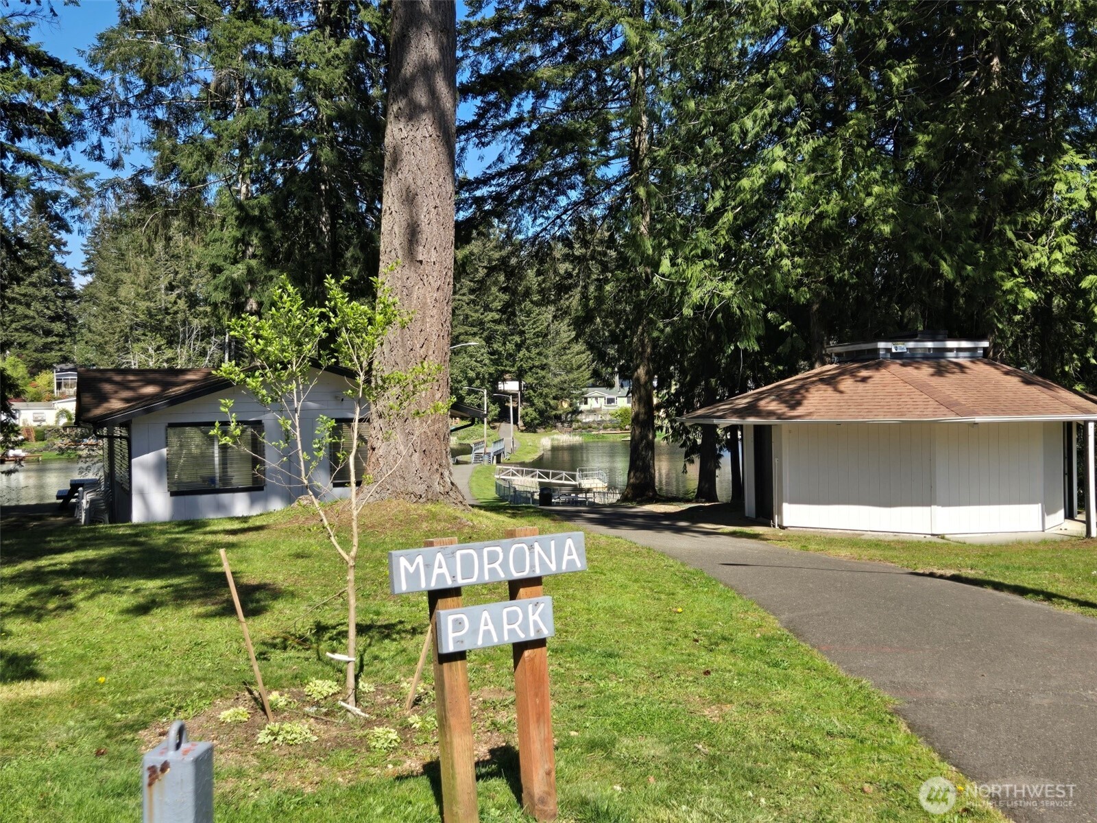 50 SE Dogwood Place