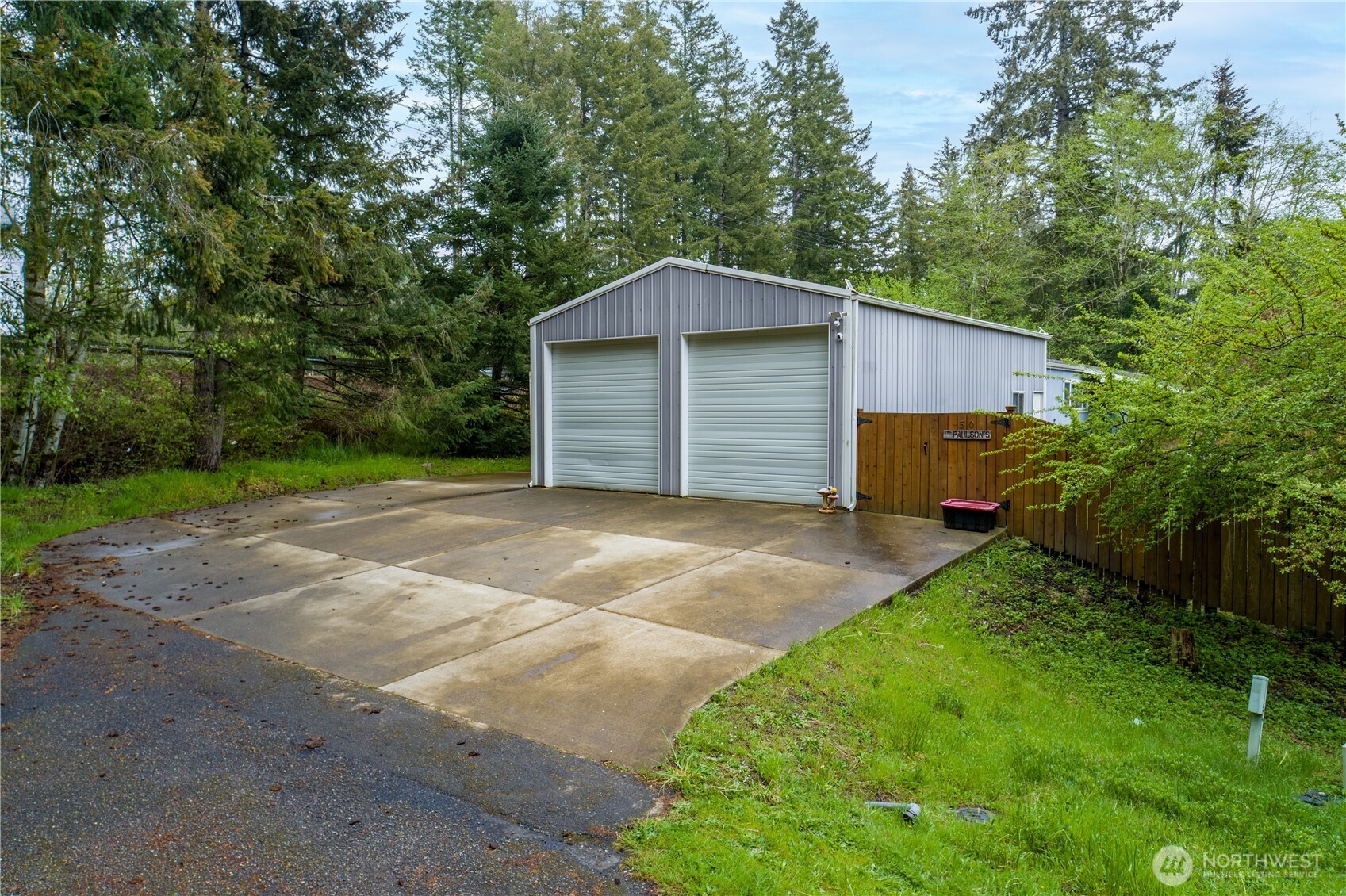 50 SE Dogwood Place