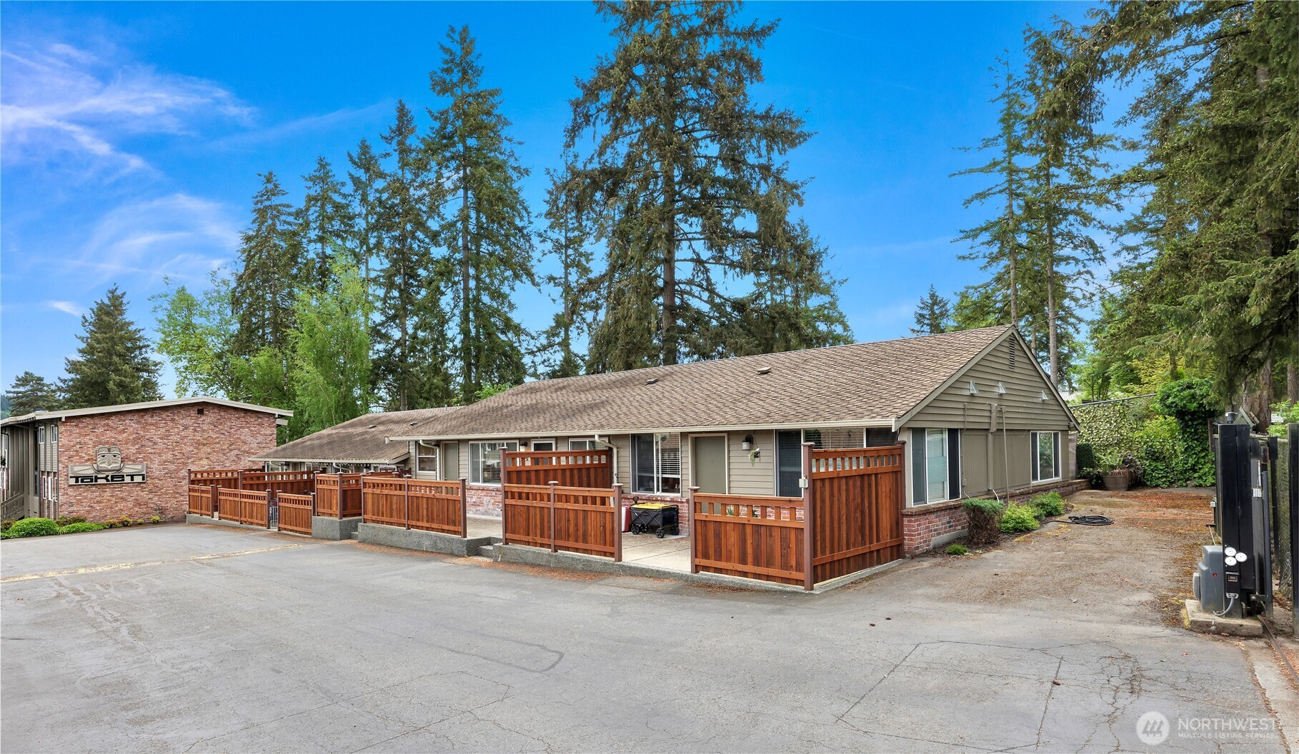 4050 W Lake Sammamish Parkway NE Unit: 2