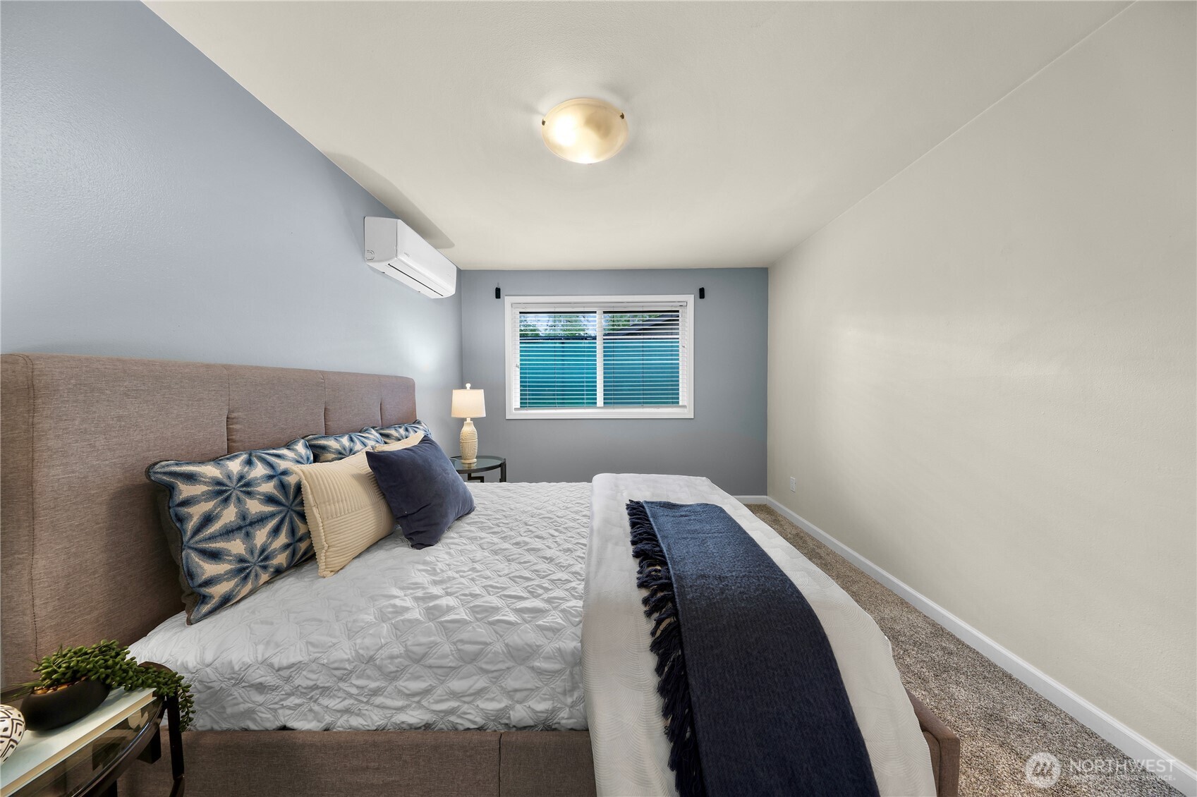 4050 W Lake Sammamish Parkway NE Unit: 2