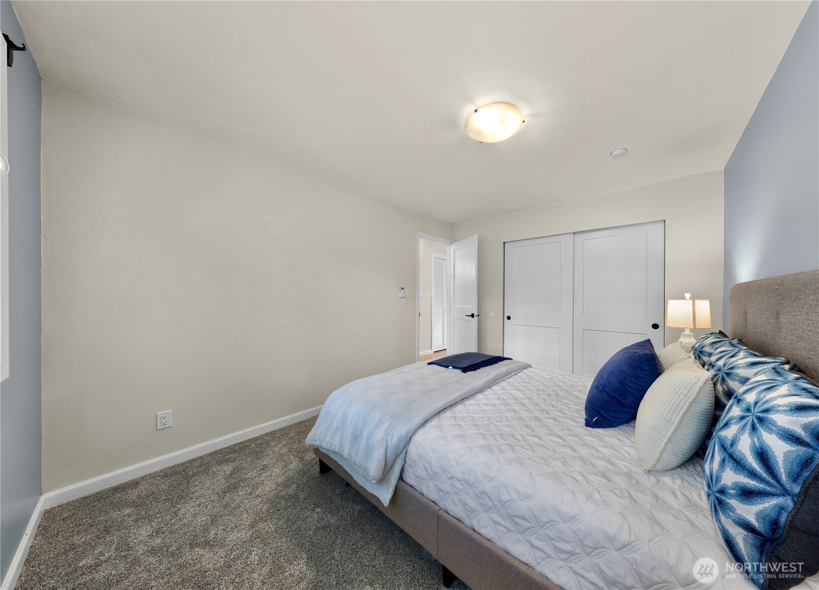 4050 W Lake Sammamish Parkway NE Unit: 2