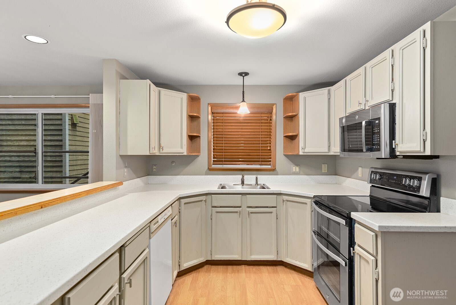 6920 California Avenue SW Unit: 11
