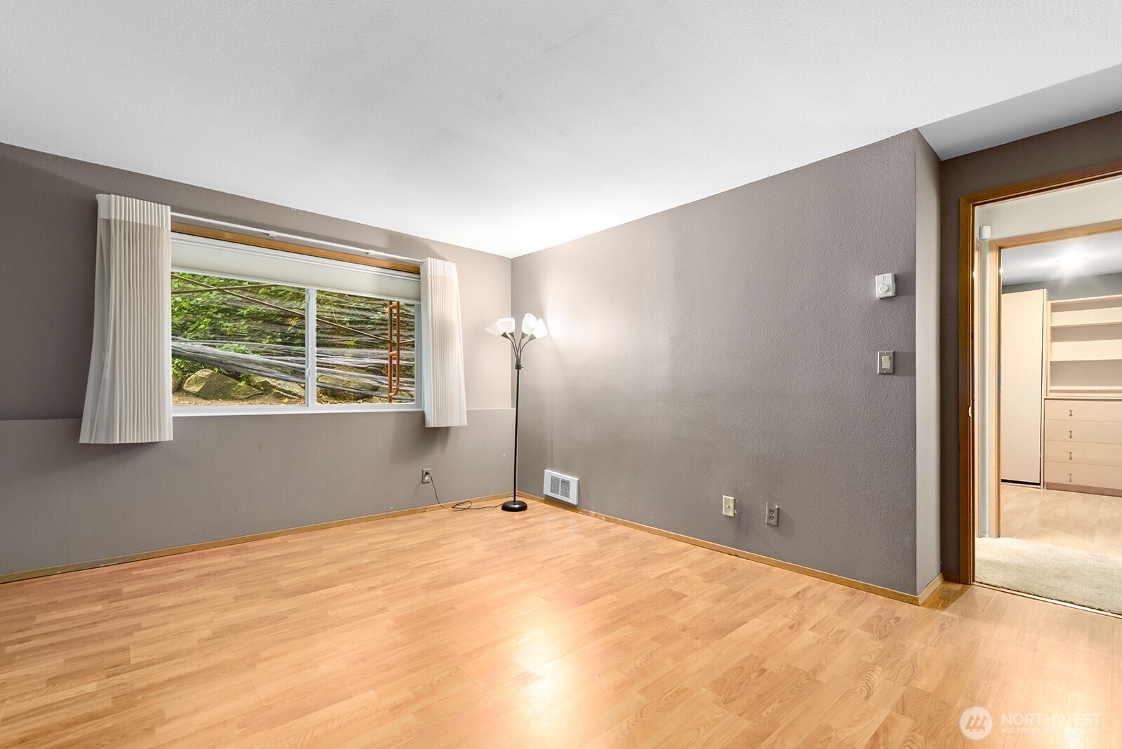 6920 California Avenue SW Unit: 11