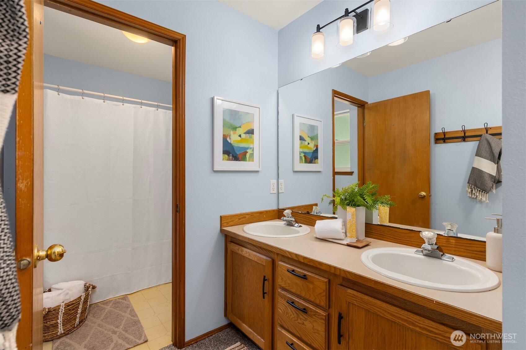 2914 NE Winesap Court