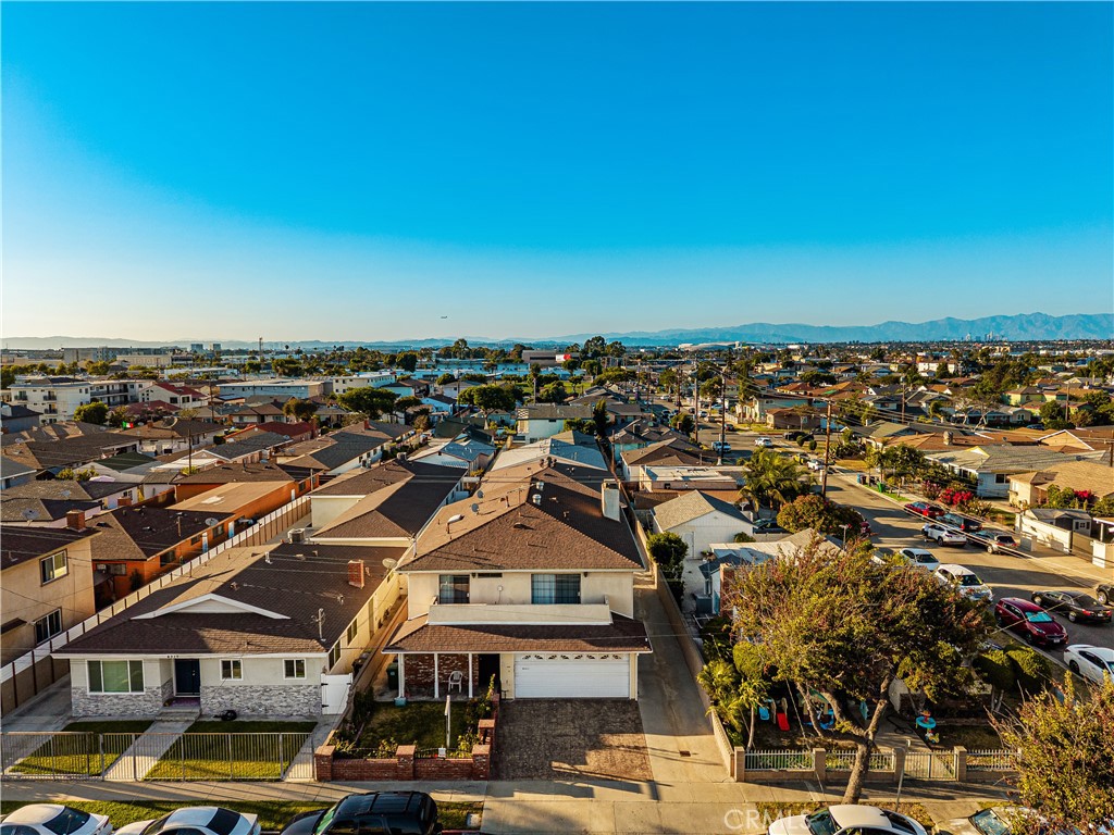 4313 W 133rd