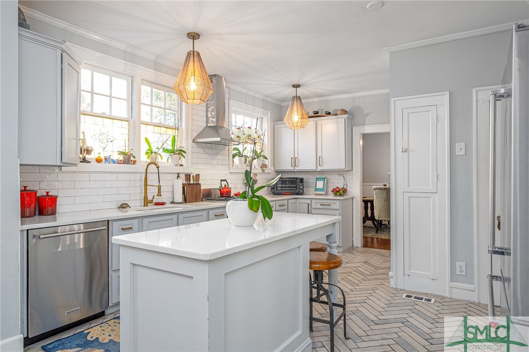 131 E 49th Street
