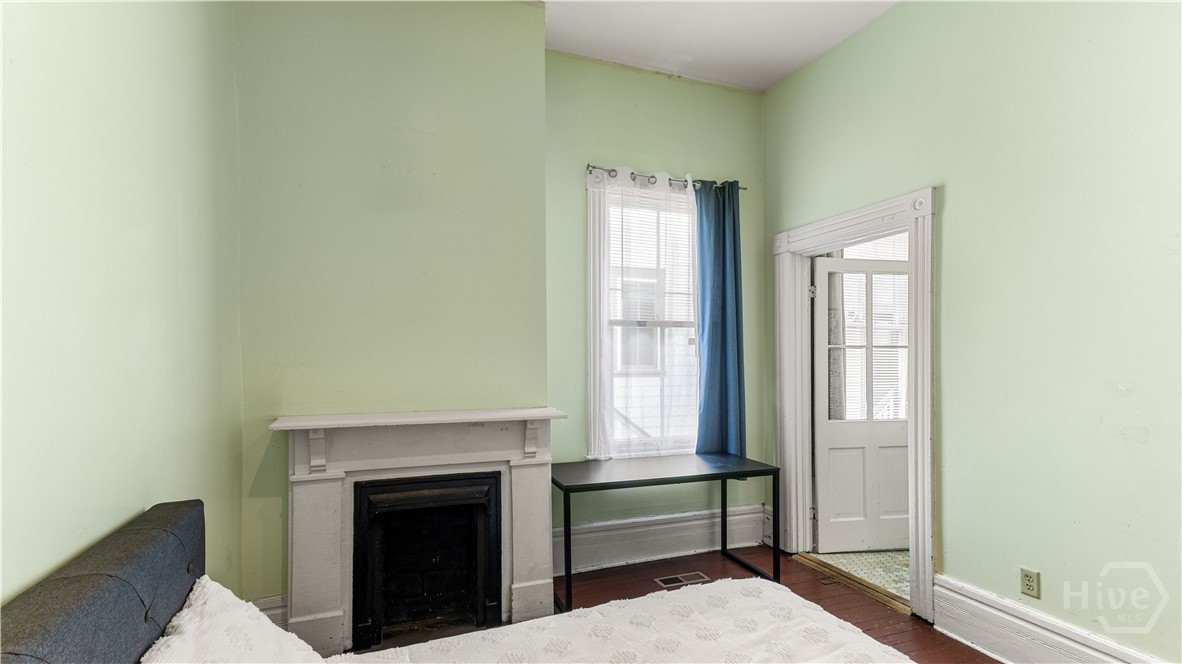 319 E Waldburg Street