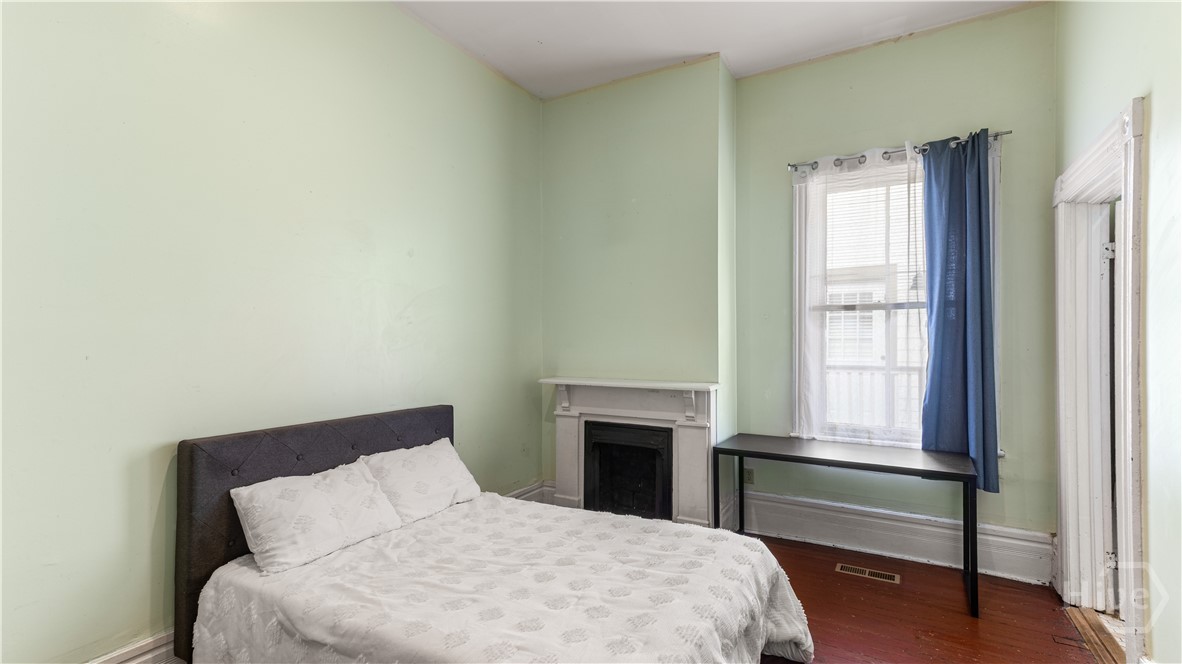 319 E Waldburg Street