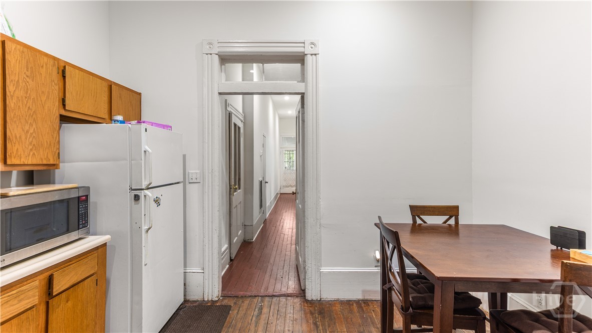 319 E Waldburg Street