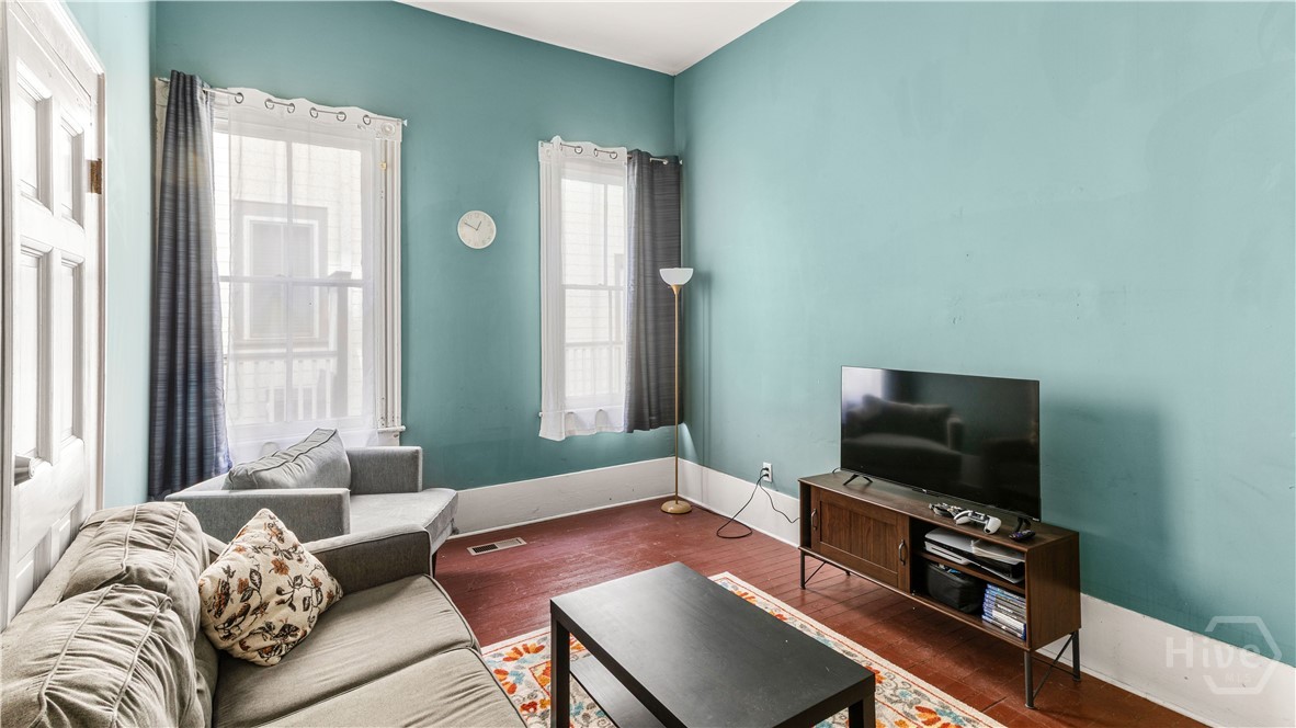 319 E Waldburg Street