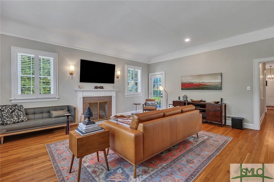 637 E 55th Street