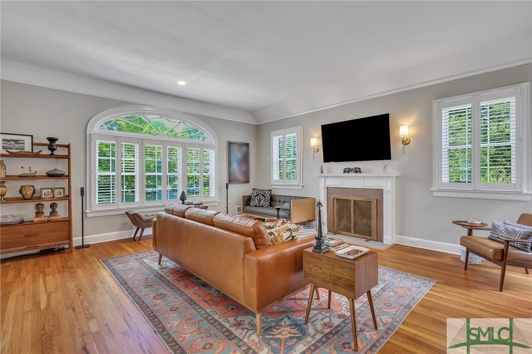 637 E 55th Street