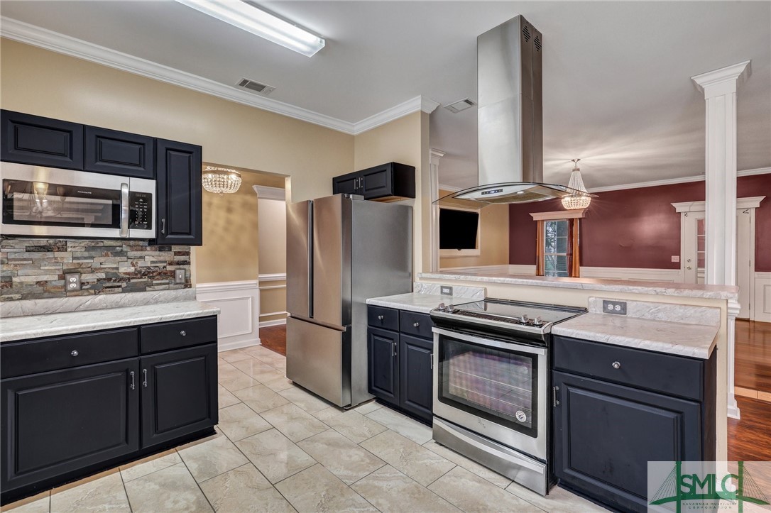 2413 Dolphin Drive