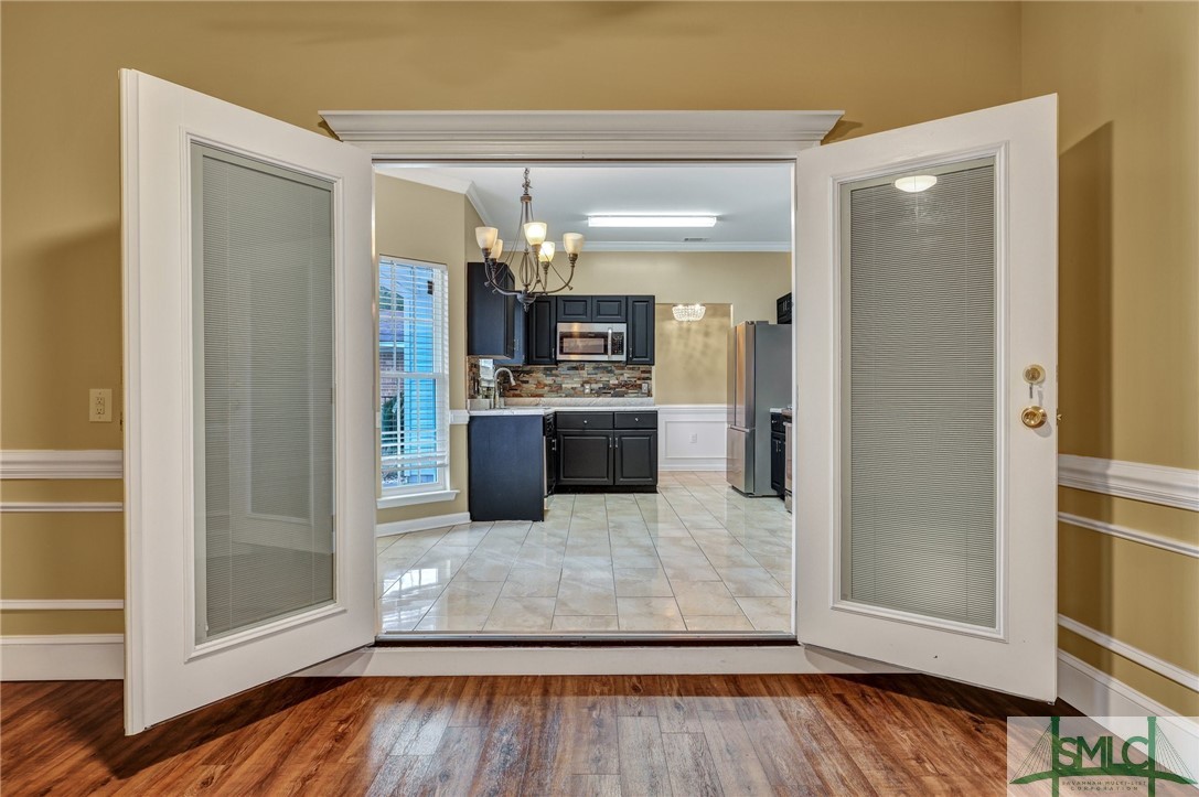 2413 Dolphin Drive