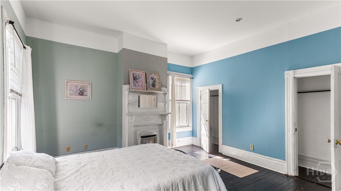 319 E Waldburg Street