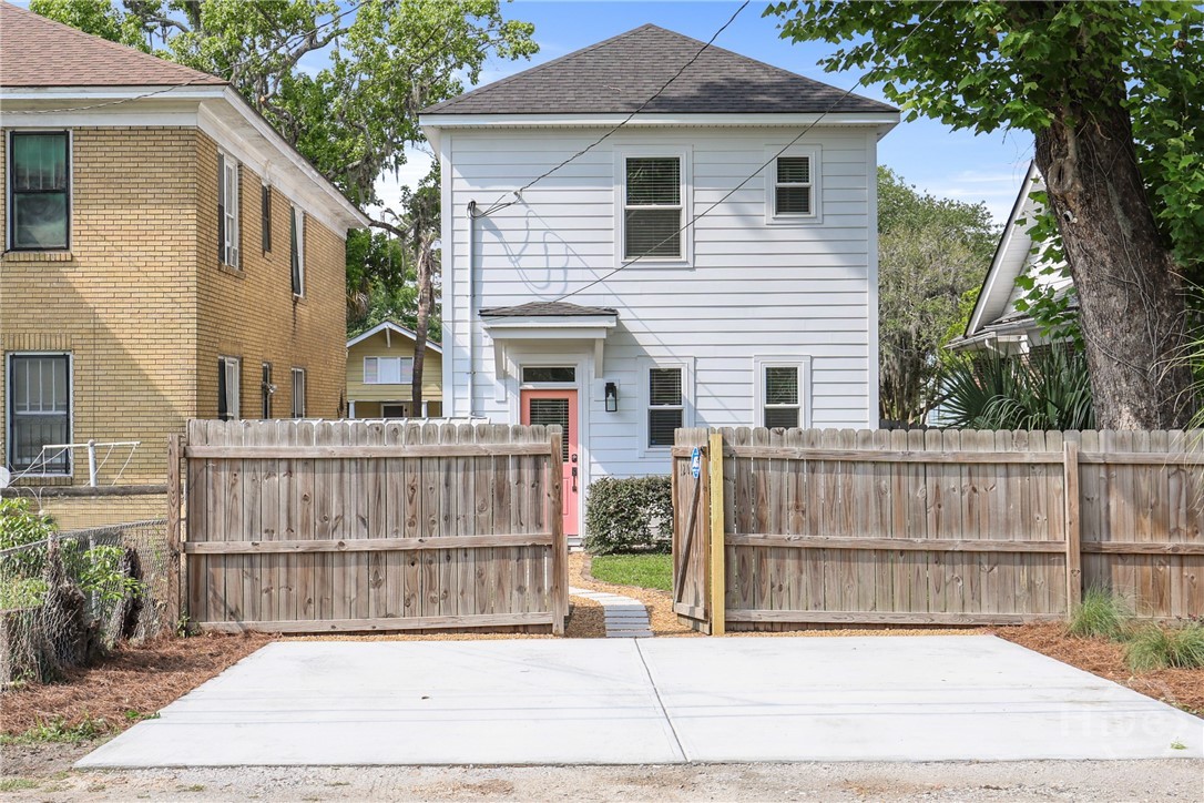1209 E Henry Street