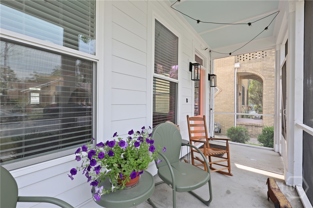 1209 E Henry Street