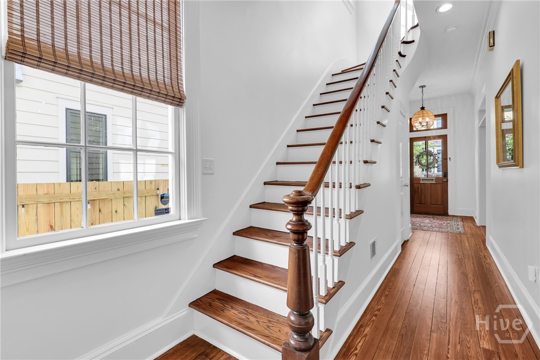 221 E 32nd Street
