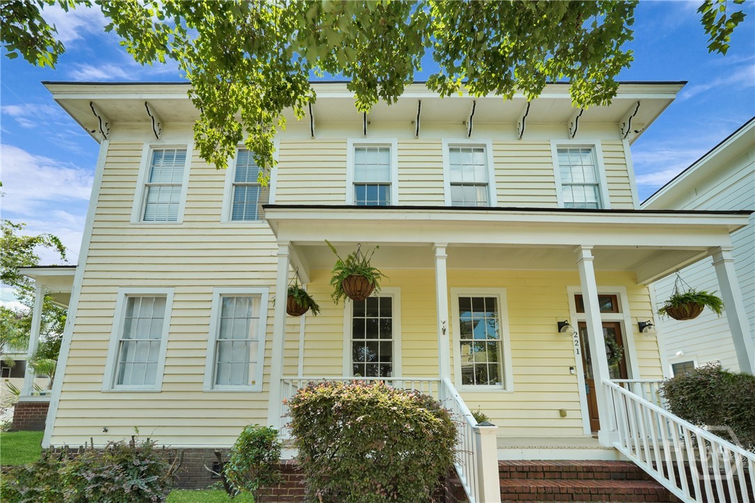 221 E 32nd Street