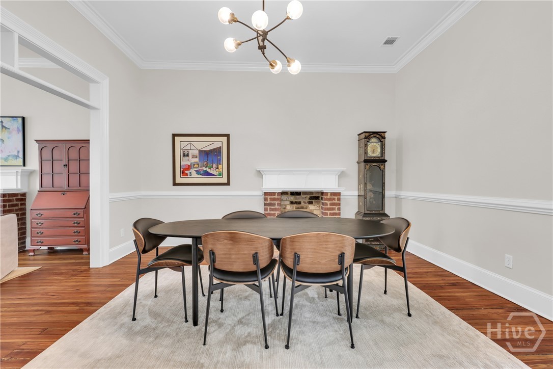 221 E 32nd Street