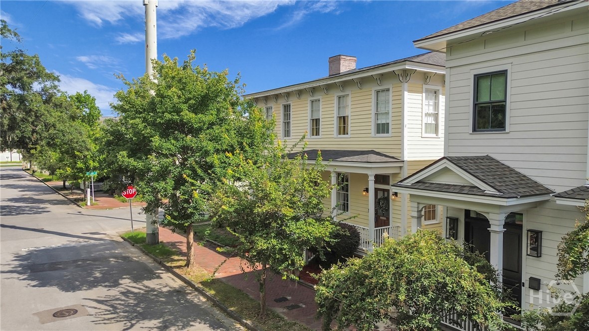 221 E 32nd Street