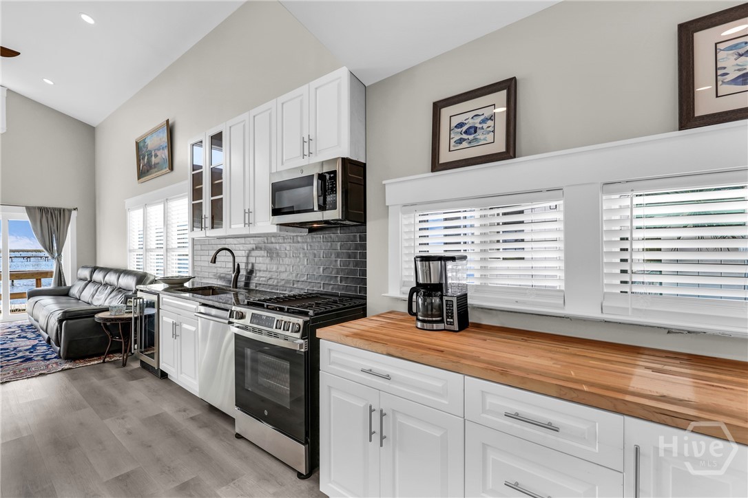 1912 & 1912A Stone Street