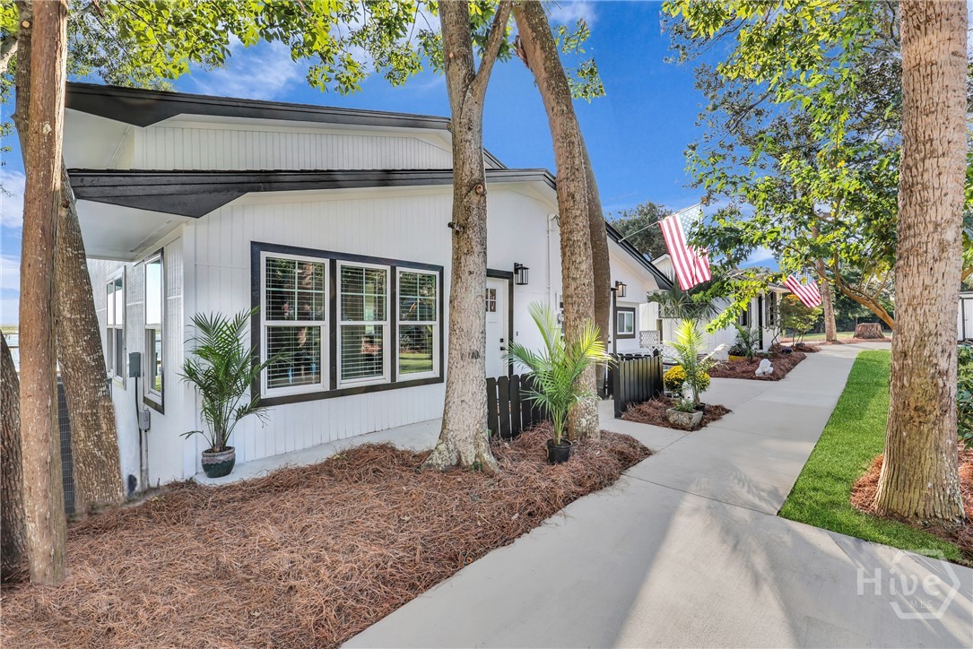 1912 & 1912A Stone Street