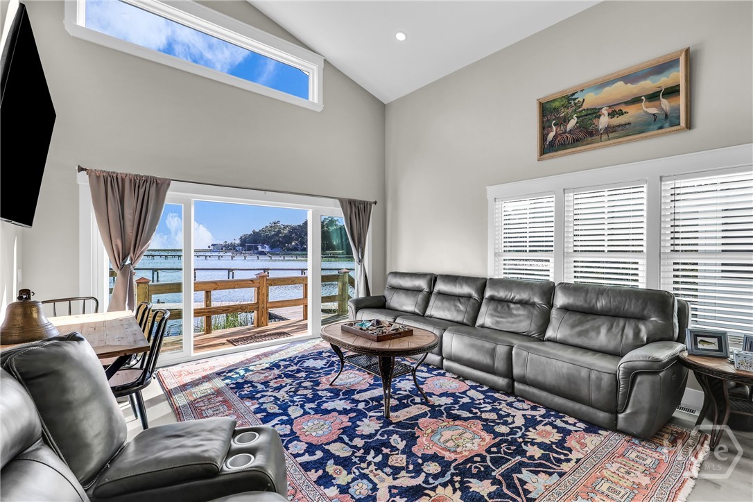 1912 & 1912A Stone Street