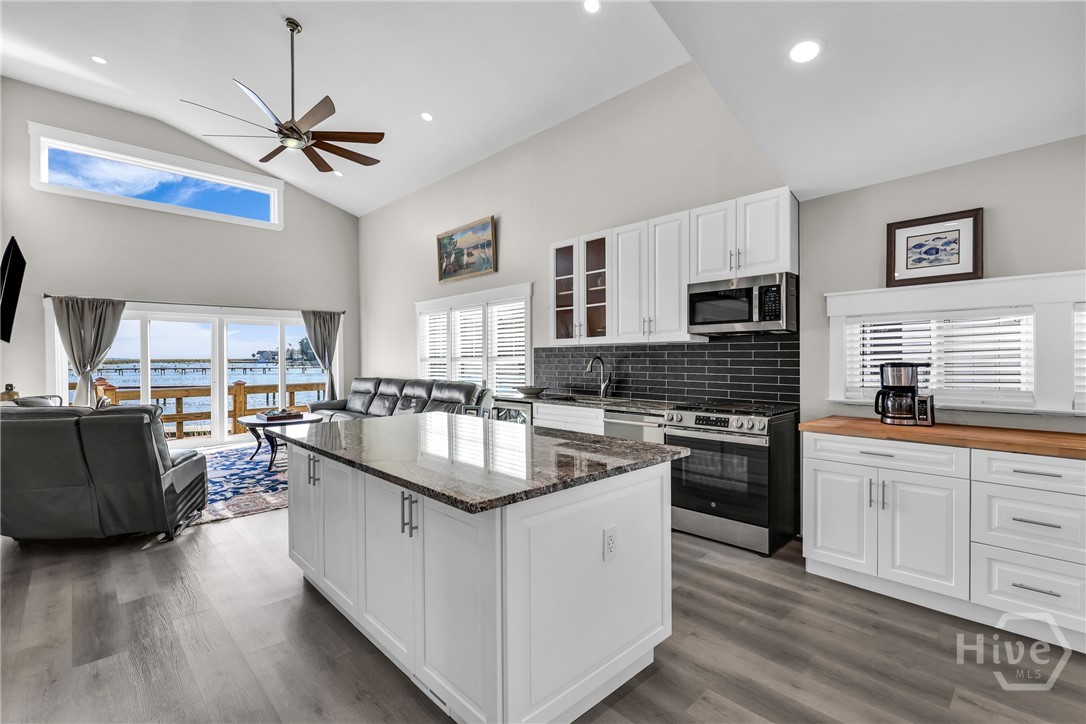 1912 & 1912A Stone Street