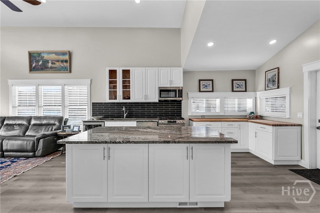 1912 & 1912A Stone Street