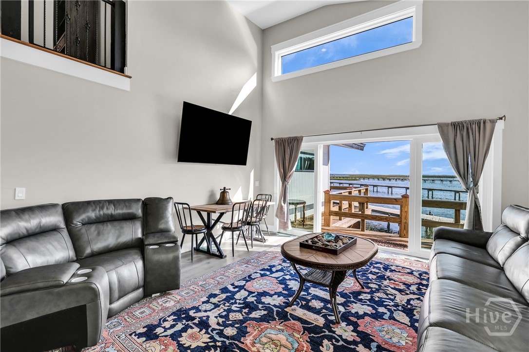 1912 & 1912A Stone Street