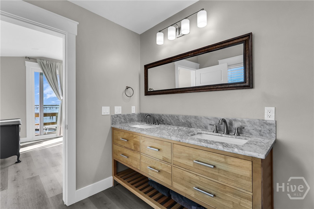 1912 & 1912A Stone Street