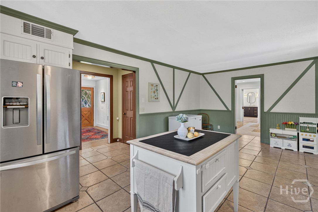 221 E Point Drive