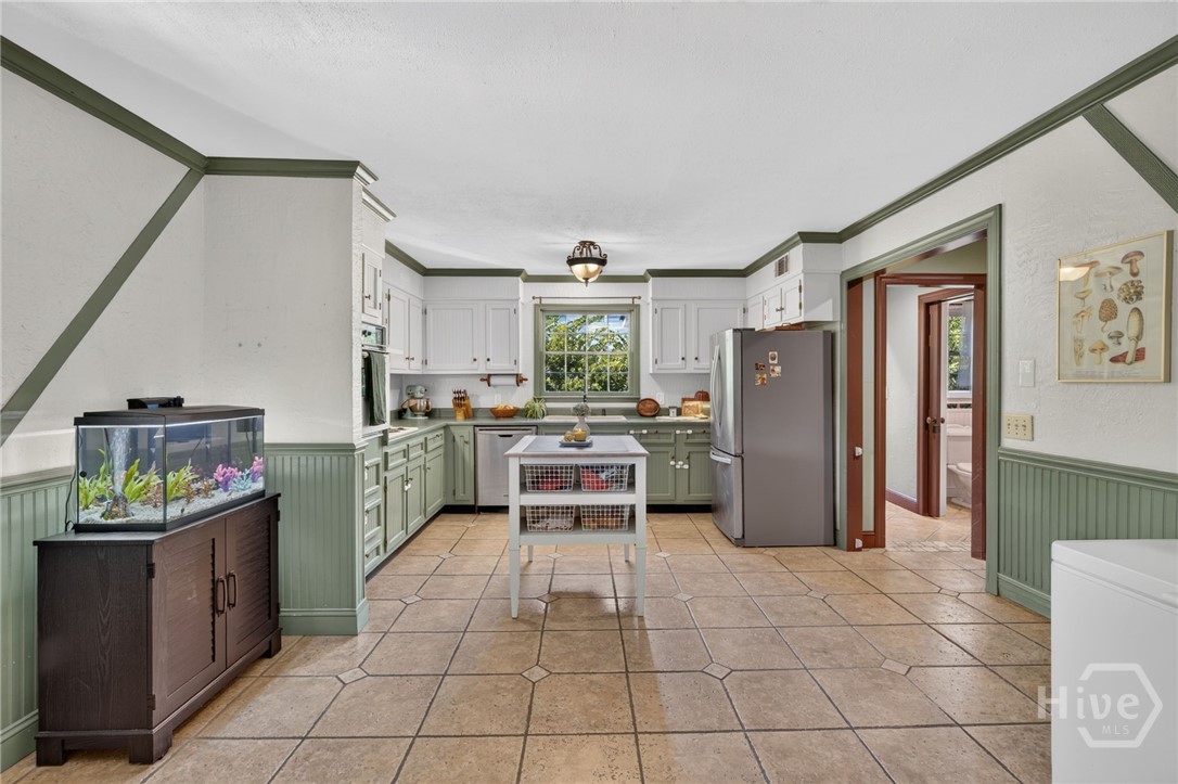 221 E Point Drive