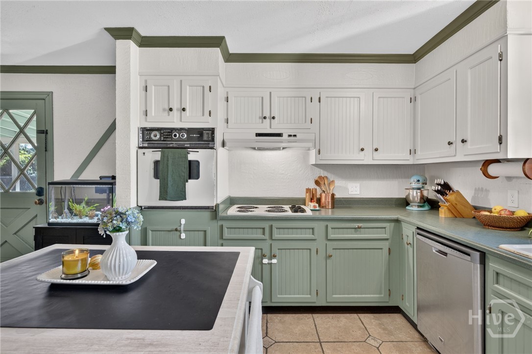 221 E Point Drive