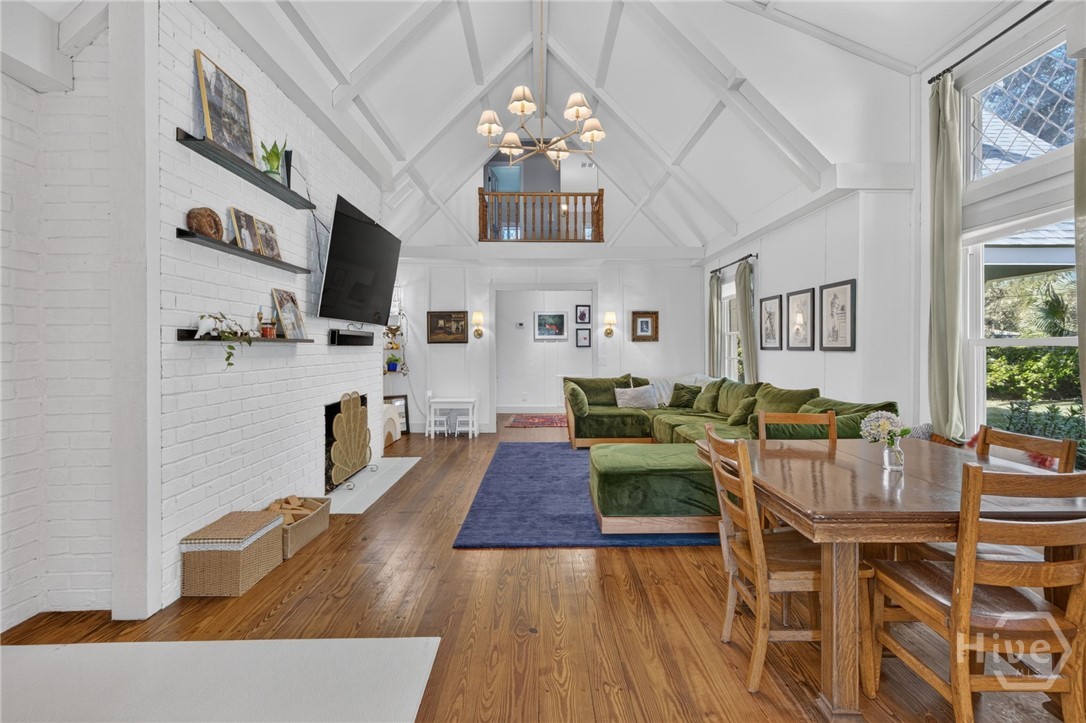221 E Point Drive