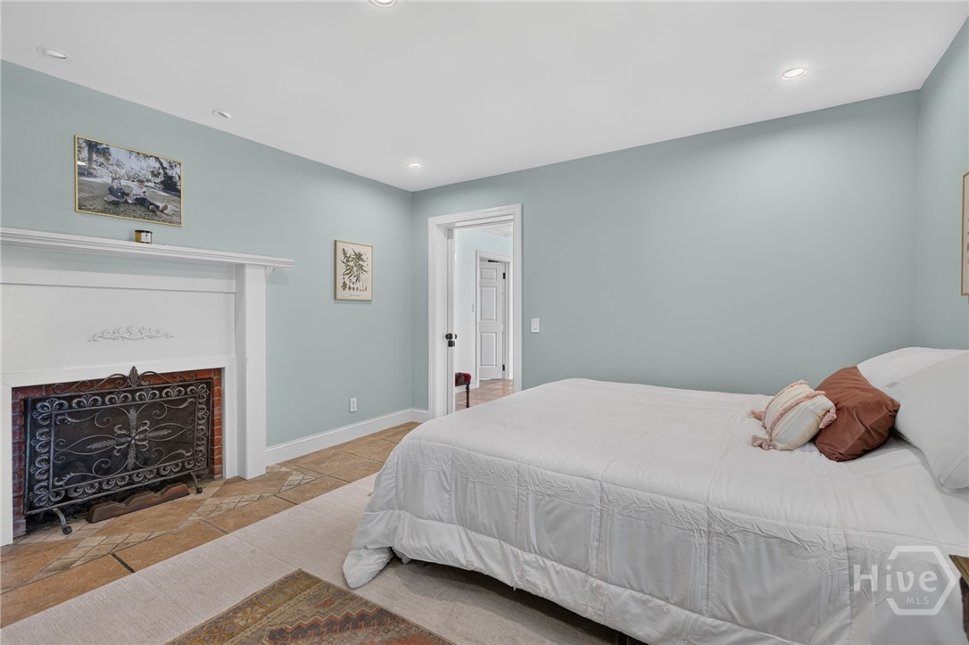 221 E Point Drive