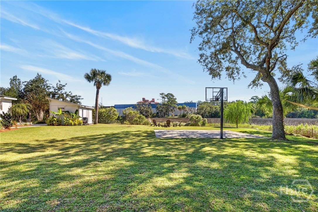 221 E Point Drive