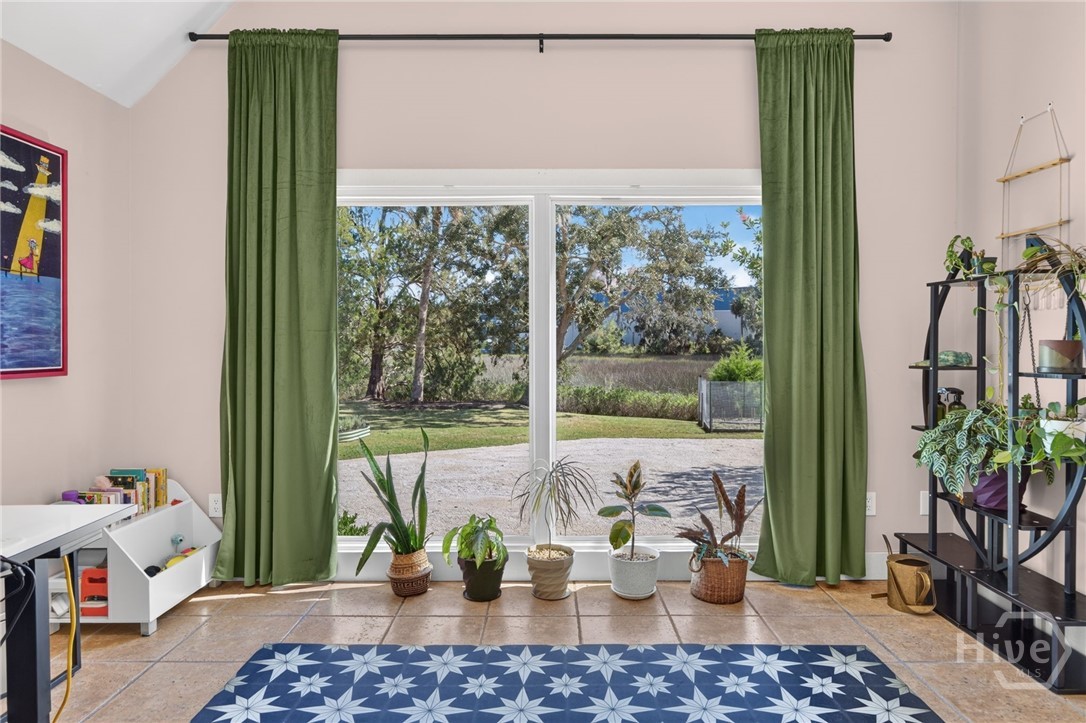 221 E Point Drive