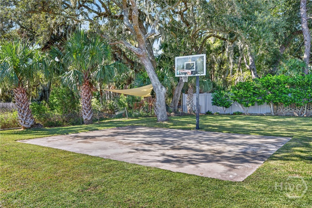 221 E Point Drive