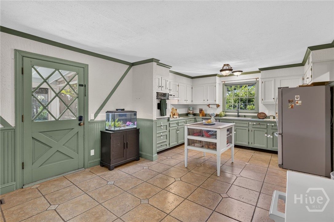 221 E Point Drive
