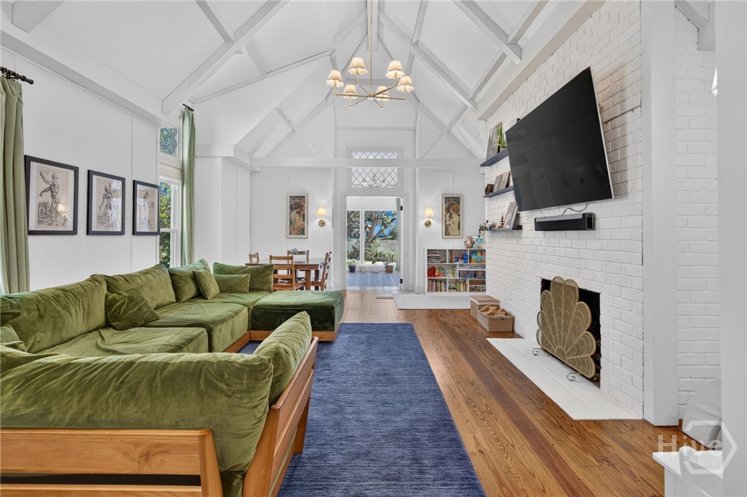 221 E Point Drive