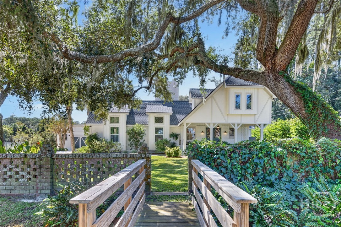 221 E Point Drive