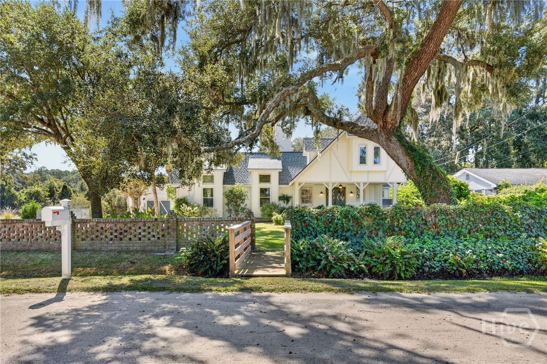221 E Point Drive