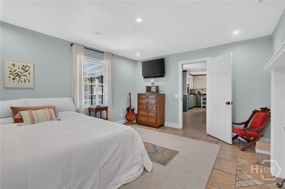 221 E Point Drive