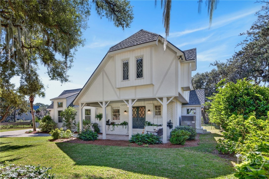 221 E Point Drive