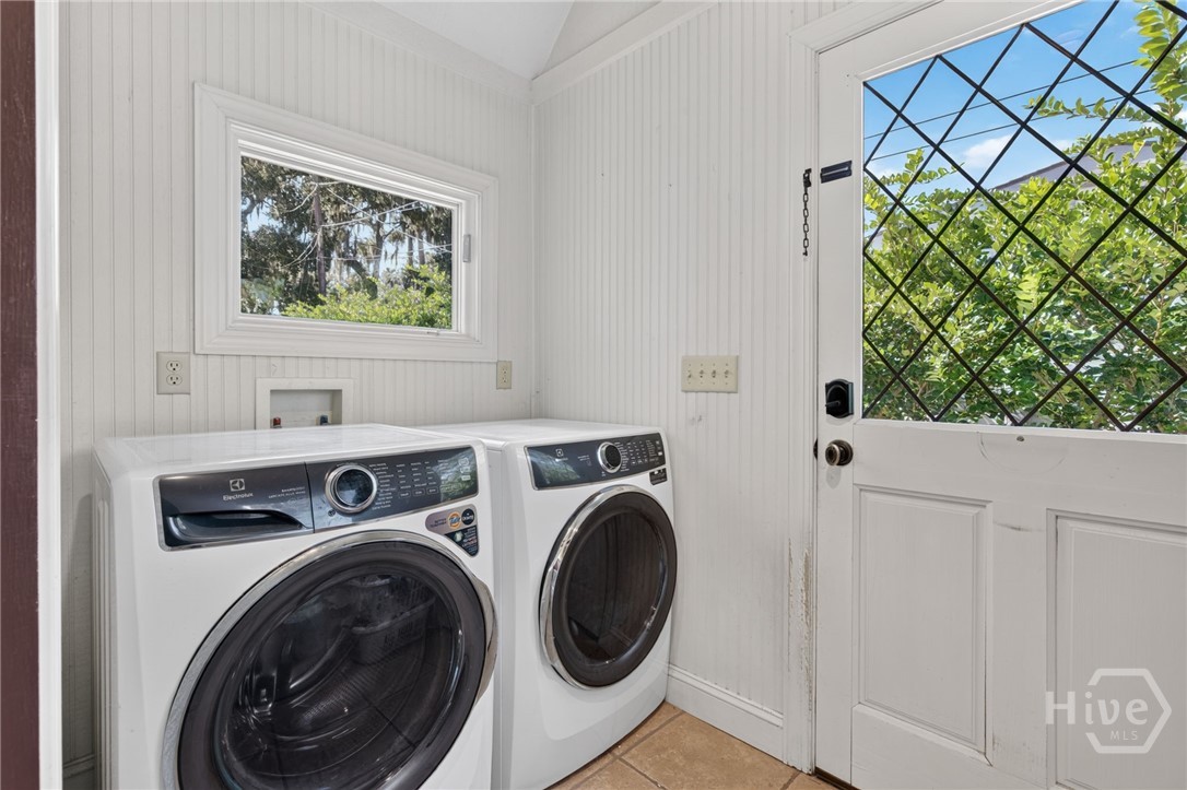221 E Point Drive